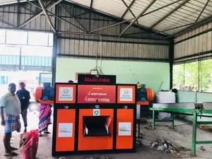 Broyeur de déchets MSW à forte demande, à double arbre, semi-automatique, électrique, capacité 300 kg, pour le broyage du plastique - Product Image 3