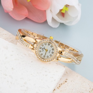 Reloj de Lujo NW1466 con Diseño de Marca, Oro K, Diamantes y Cristales, con Brazalete - Product Image 4