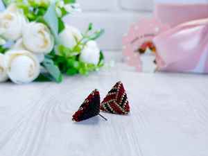 Pendientes Triangulares con Cuentas Rojas y Negras, Plata de Ley 925, Chapados en Oro de 18k, Ligeros, Hipoalergénicos, Regalo Clásico para Mujer - Product Image 2