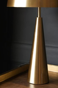 Lámpara de Mesa Metálica Golden Dome con Acabado de Hierro Cepillado, Pantalla en Forma de Hongo, Iluminación Ambiental Cálida para Decoración de Hogar de Lujo - Product Image 6