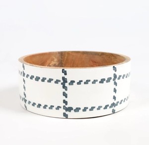Bol en bois fait main personnalisé avec motif imprimé blanc pour la maison et le camping, idéal pour servir des salades et des plats. - Product Image 3