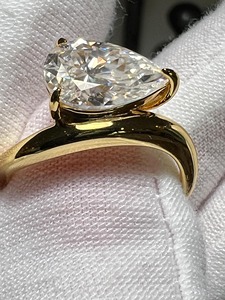 Anillo de Compromiso de Oro Sólido de 10K con Diamante Cultivado en Laboratorio de 3CT en Forma de Pera, Certificado por IGI, con Engaste Solitario - Product Image 4