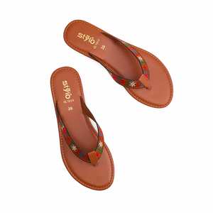 Sandalias de tacón casual mostaza CL1914 Chappal - Product Image 1