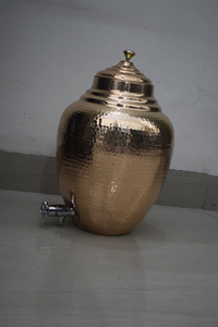 Distributeur d'eau en laiton martelé avec couvercle orné, service à boissons vintage avec robinet pour la maison, l'hôtel, le restaurant et les événements - Product Image 5