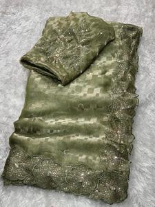 Sari en satin pour femme Fendy avec broderie jacquard intégrée et bordure à sequins - Product Image 4