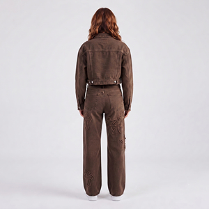 Conjunto de mezclilla para mujer: Chaqueta corta de manga larga y pantalones de mezclilla de pierna ancha con parches y apliques, estilo vintage lavado. - Product Image 5