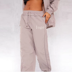 Nuevo Conjunto Deportivo de 2 Piezas para Mujer, Chaqueta Corta con Cremallera y Pantalones de Nailon con Bloques de Color, Logotipo Personalizado - Product Image 6