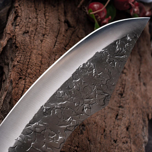 Cuchillo de Chef de Acero de Damasco Forjado a Mano con Mango de Madera y Acabado Pulido para Cocina Profesional y Preparación de Alimentos - Product Image 3