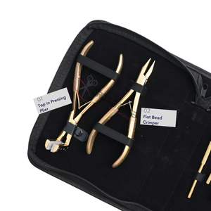 Kit d'outils pour extensions capillaires : Pince à bandes adhésives, Pince à sertir les anneaux plats, Pince à trois trous, Crochet de tirage, Ciseaux, Anneau de séparation pour doigt - Product Image 3