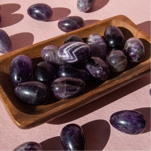 Œuf de cristal d'améthyste naturelle Chakralume Chevron, poli à la main, pierre précieuse violette pour la méditation, le Reiki, l'énergie des chakras et la décoration - Product Image 5