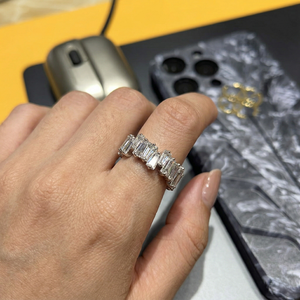 Anillo de Diamantes de Platino, Joyería Elegante y con Estilo de Diseño Premium para Bodas, Fiestas y Eventos Especiales - Product Image 2