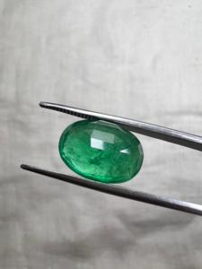 Émeraude naturelle de Zambie de 6,20 carats, taille ovale, vert profond intense, pierre précieuse de luxe, pierre brute pour haute joaillerie et collectionneurs - Product Image 3
