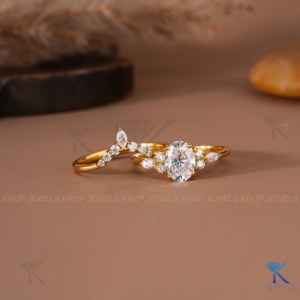 แหวนแต่งงานเพชรทรงรีเพาะเลี้ยงในห้องปฏิบัติการ ชุดแหวนทองคำแท้สีเหลือง ดีไซน์โค้งเข้ากัน แหวนหมั้น เครื่องประดับชั้นดี ขายส่ง - Product Image 3