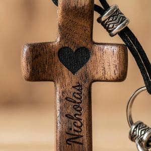 Llaveros de madera con cruz y grabado de corazón, hechos a mano, regalo religioso para decoración de bodas, artesanía para mesa. - Product Image 3