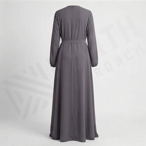 Abaya élégante pour femmes, dernier design personnalisé en polyester léger, col en V, mode islamique modeste, vente en gros - Product Image 2