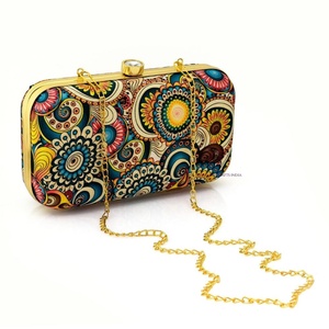 Pochette de soirée pour femme, brodée à la main, motif paon, avec chaîne amovible. - Product Image 4