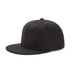 Casquette de baseball tendance, fabriquée avec un matériau léger et une calotte structurée qui donne à votre tenue un look épuré et sportif. - Product Image 2