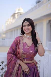 Lehenga Choli Traditionnel Brodé de Paillettes et de Zari, en Fausse Fourrure de Créateur, Fait Main, Idéal pour Mariages et Soirées – Meilleure Vente - Product Image 4