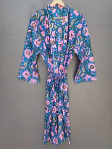 Bata Kimono de Algodón con Estampado Floral Azul y Rosa con Cinturón |   Bata Ligera Hecha a Mano para Mujer |   Ropa de Playa para el Verano - Product Image 1