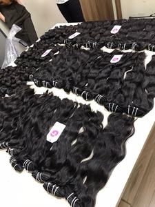 Vente en gros d'extensions de cheveux ondulés au corps vierge brut 100% Styles osseux droits et crépus 26-28 pouces perruques en vrac du Vietnam - Product Image 6