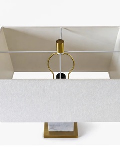 Lampe de table contemporaine en marbre blanc, mettant en valeur une architecture de cubes empilés, un savoir-faire haut de gamme et un attrait décoratif intemporel - Product Image 2