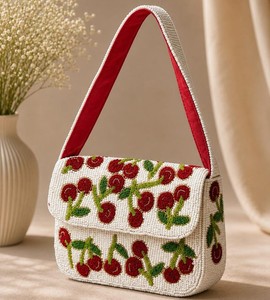 Bolso Bandolera Bordado con Cuentas de Cereza, Correa Roja y Base Blanca para Mujer, Accesorio de Moda, Diseño Bordado con Cuentas - Product Image 1