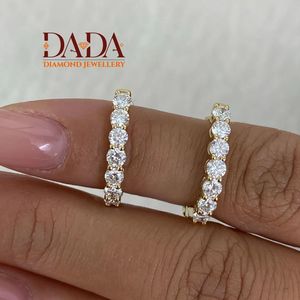 Aros Clásicos Redondos con Diamantes Cultivados en Laboratorio, Chapados en Oro y Rodio, Aros Premium para Mujeres Modernas, Regalo de Aniversario - Product Image 2