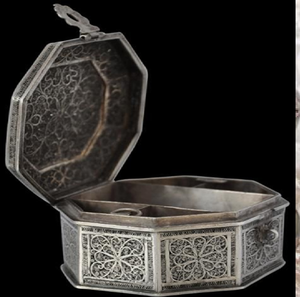 Pandán octogonal de filigrana de plata fina con diseño calado, disponible a precios de mayorista. - Product Image 1