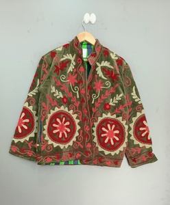 Elegante Chaqueta de Terciopelo para Mujer con Bordado Floral, Cuello Mao, Manga Tres Cuartos, Abrigo de Invierno - Product Image 2
