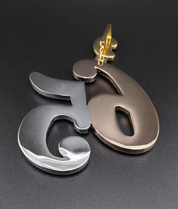 Colgante de Plata 925 con Moissanita VVS que pasa la prueba del diamante, con diseño de número arábigo 65 y letra, engastado con circonitas, certificado IGI y engaste de garra - Product Image 5