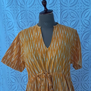 Robe longue en coton tissé respirant de style européen, design vintage de luxe, avec cordon de serrage à la taille et manches courtes, robe bohème pour femmes - Product Image 1