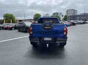 Toyota Hilux GD-6 RB 4x4 2023, Camioneta Usada, Eléctrica/Gasolina/Doble Combustible, con Asientos de Cuero, Volante a la Derecha/Izquierda, Dimensiones del Vehículo - Product Image 4