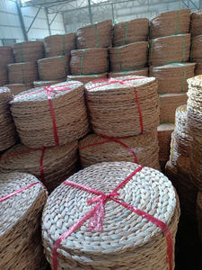 Manteles Individuales Redondos Hechos a Mano de Jacinto de Agua, Sostenibles y de Grado Alimenticio, de Dai Ngan Dzung Dong Thap - Product Image 4