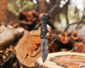 Couteau de chasse et de camping industriel à lame fixe en acier Damas forgé à la main, avec étui, poignée en bois à prise ferme, OEM - Product Image 3