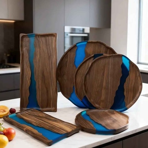 Plateau décoratif en bois et résine pour servir le fromage, les en-cas, les sushis et les fruits secs avec style - Assiette de service en bois - Product Image 4