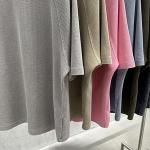 เสื้อยืดแขนสั้นทรงบ็อกซี่ผ้าคอตตอน/โพลีเอสเตอร์คุณภาพสูง สไตล์วาฟเฟิล ลุคซักยืดแบบดิสเทรส สำหรับผู้ชาย ใส่ได้ทั้งฤดูใบไม้ผลิและฤดูร้อน - Product Image 3