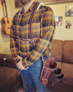 Ceinture à outils en cuir marron avec deux poches et porte-marteau pour vêtements de travail de charpentier - Product Image 5