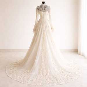 Robe de mariée kaftan moderne en dentelle ivoire coupe A |   Robe de mariée longue à manches longues avec broderie |   Robe de mariée modeste à traîne courte - Product Image 2