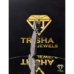 Colgante Exclusivo con Diseño de Corona y Escudo, Joyería Hip Hop con Diamantes VVS Cultivados en Laboratorio y Plata de Ley 925 por Trisha Jewels - Product Image 5