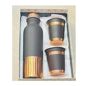Bouteille d'eau en cuivre de qualité supérieure, finition texturée en caoutchouc, pour une hydratation saine à la maison, au bureau et en voyage - Product Image 3