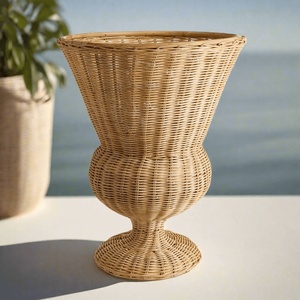 Vases en rotin pour arrangements floraux, excellente qualité, tissage artisanal, vase trompette doré, prix avantageux - Product Image 3