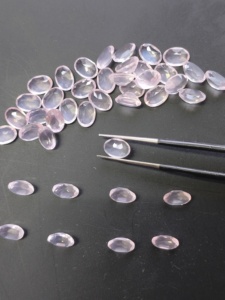 Cuarzo Rosa, Corte Ovalado de 7x5MM, Gema Suelta de la Mejor Calidad para la Elaboración de Joyas - Product Image 3