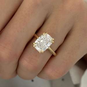 Bague de fiançailles avec diamant de laboratoire allongé de 4 carats, taille coussin, halo caché, double griffe, or 14k, 18k, certifiée IGI - Product Image 2