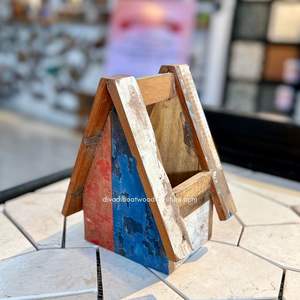 Macetas Decorativas Hechas a Mano para Jardín/Hogar con Diseño de Casa, de Madera Reciclada de Barco, Color Original, Venta al por Mayor - Product Image 4
