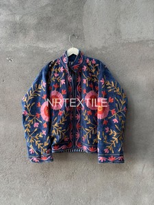 Chaqueta de terciopelo índigo con bordado floral a mano para mujer, cuello alto, estilo Suzani. - Product Image 1