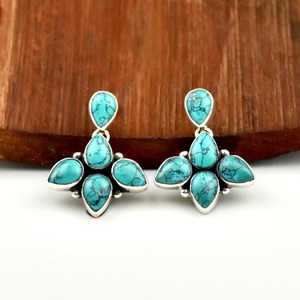 Pendientes Colgantes Hechos a Mano de Plata de Ley 925 con Turquesa, Diseño de Flor con Racimo de Piedras Múltiples en Forma de Lágrima, Venta al por Mayor, Estilo Suroeste - Product Image 1