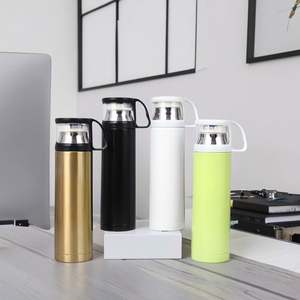 Bouteilles d'eau isothermes personnalisées en gros, 500 ml, en acier inoxydable 304, portables pour l'extérieur, avec couvercle-gobelet - Product Image 1