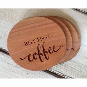 Juego de Posavasos Hechos a Mano de Madera de Nogal con Incrustaciones de Latón |   Posavasos Geométricos de Lujo |   Posavasos Cuadrados Decorativos de Madera para Regalos - Product Image 3