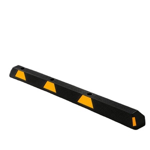 Diseño de Seguridad con Marca Reflectante para Garaje, Empaque de Exportación, Tope de Rueda de Goma y Plástico Aiko Personalizable para Estacionamiento de Autos - Product Image 1