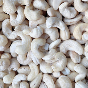 Nueces de Anacardo Crudas con Cáscara de Vietnam, A180 A210, Santigo Cashew, Fabricación en Vietnam, Requisitos OEM ODM para Clientes - Product Image 1